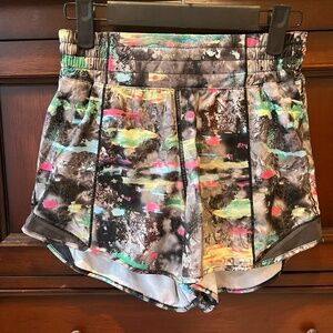 Lululemon Hotty Hot Shorts 4” — Size 4, Grey Graphite / Multi